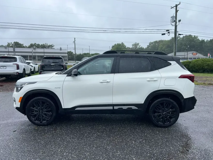 2023 Kia Seltos Nightfall Edition photo 1