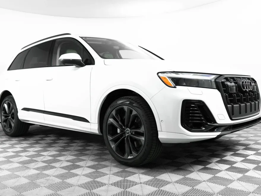 2025 Audi Q7 55 Premium Plus photo 1
