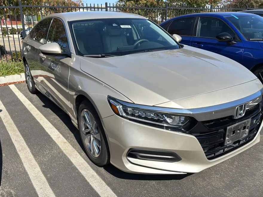 2019 Honda Accord LX 1.5T photo 1