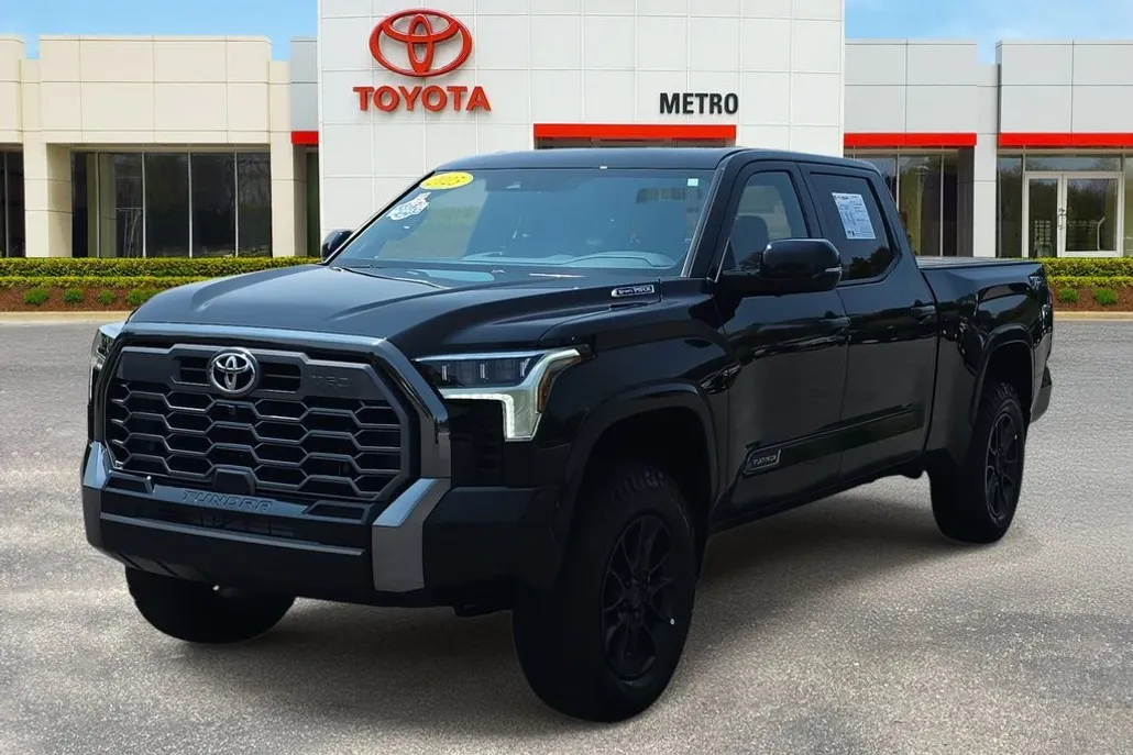 2025 Toyota Tundra Platinum photo 1