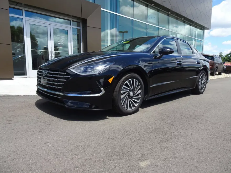 2023 Hyundai Sonata Hybrid Limited photo 1