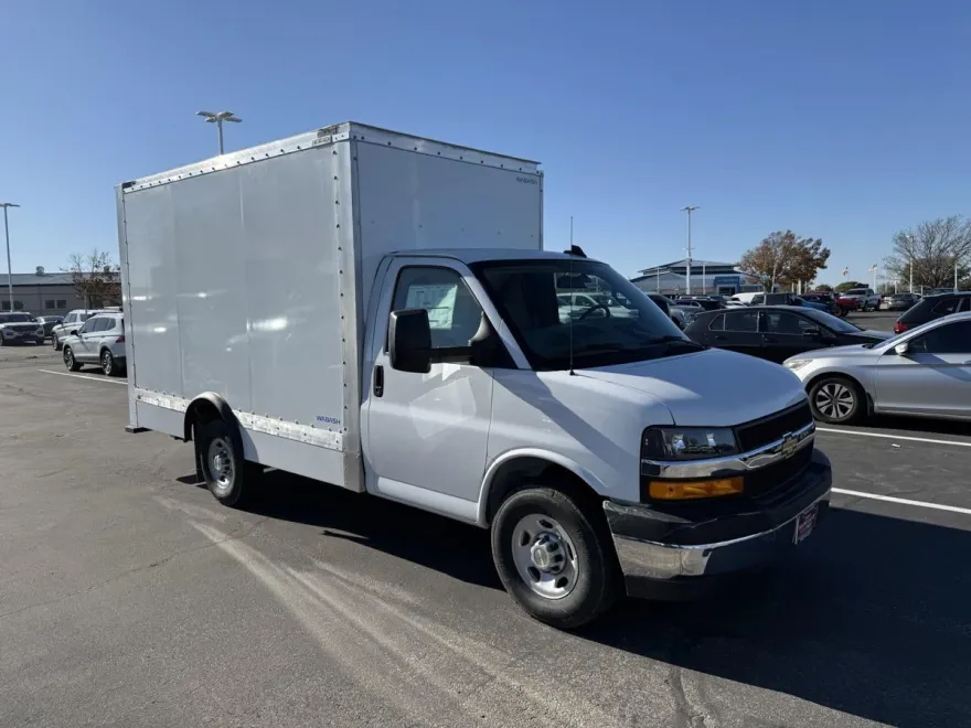2024 Chevrolet Express Cutaway 3500 Base photo 1