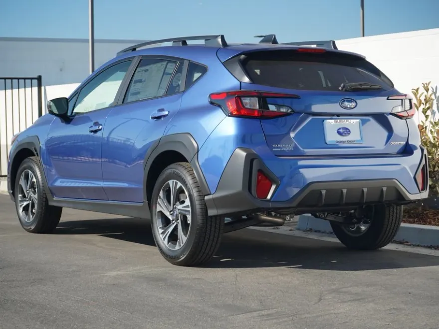 2025 Subaru Crosstrek Premium photo 1