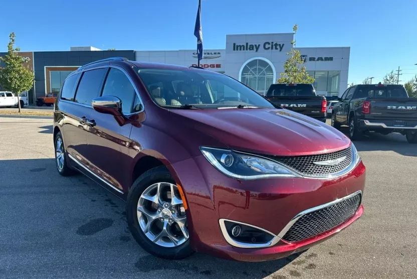 2019 Chrysler Pacifica Limited photo 1