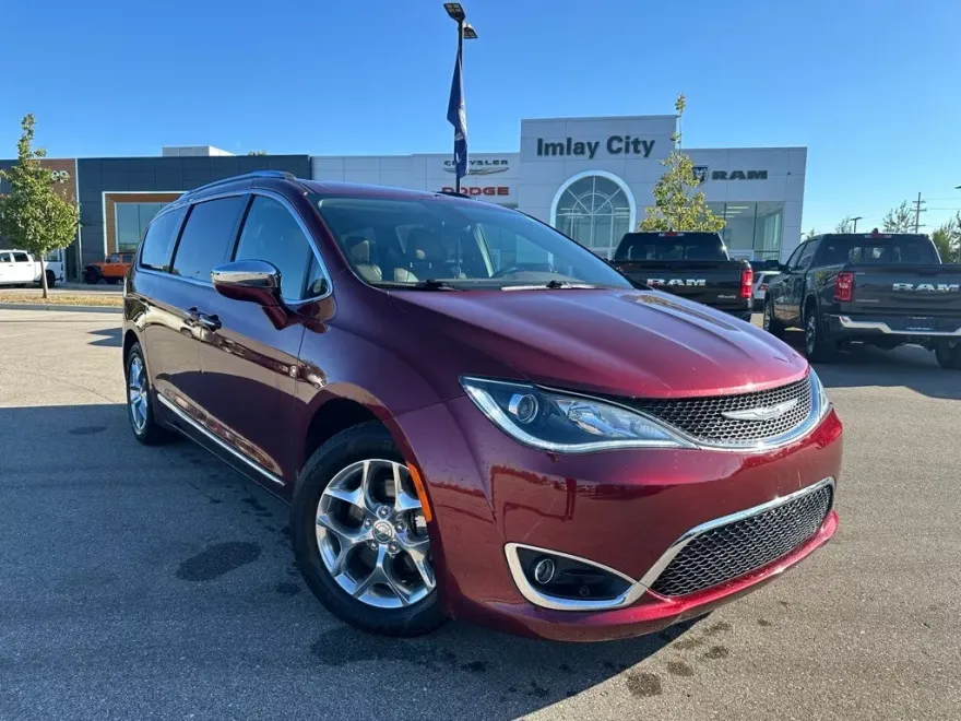 2019 Chrysler Pacifica Limited photo 1