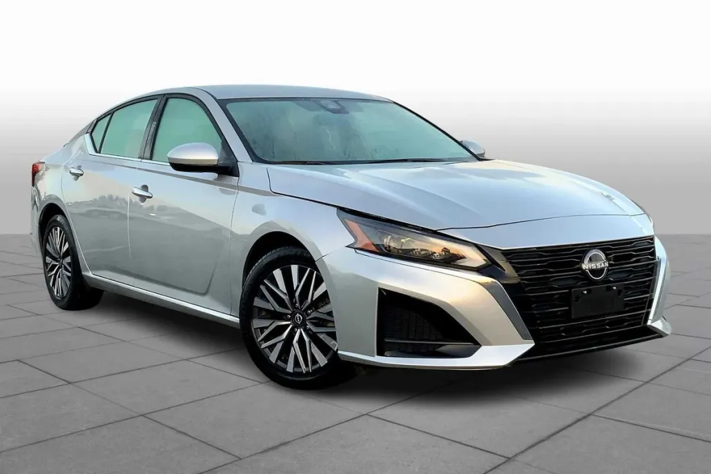 2023 Nissan Altima 2.5 SV photo 1
