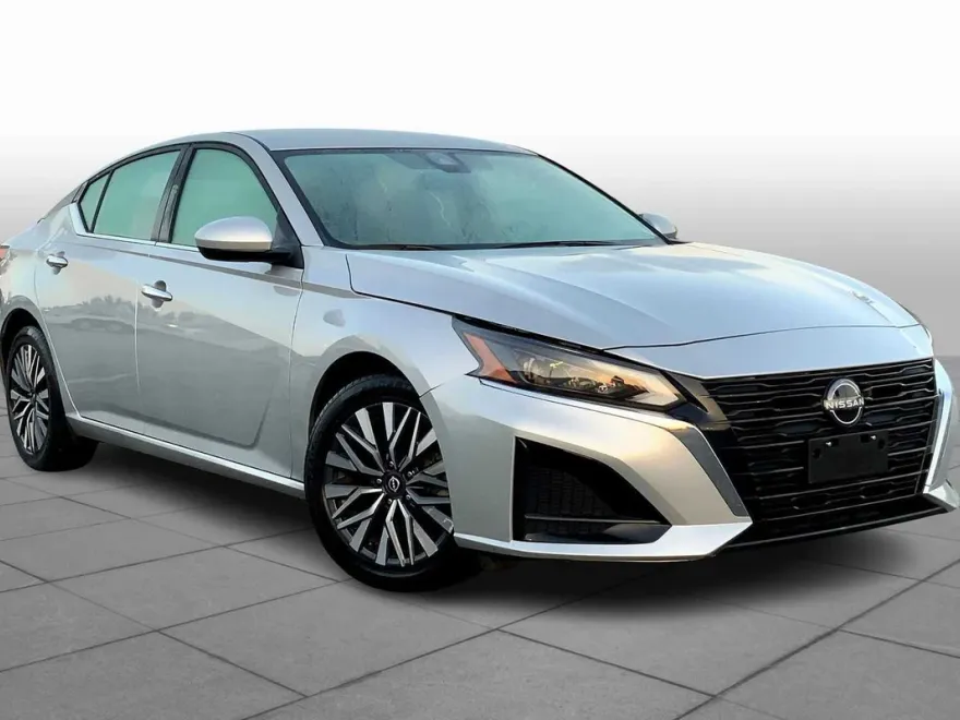 2023 Nissan Altima 2.5 SV photo 1