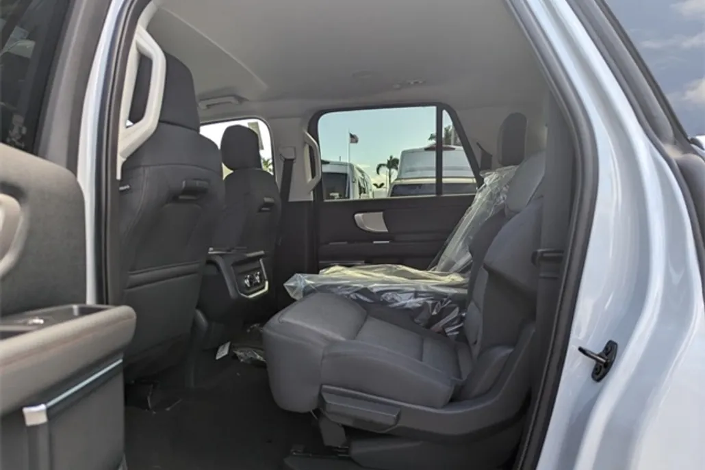 2025 Ford Expedition MAX photo 1