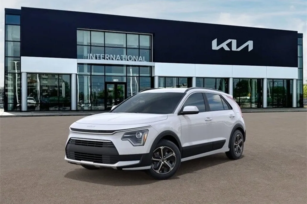 2025 Kia Niro LX photo 1