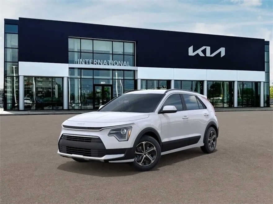 2025 Kia Niro LX photo 1