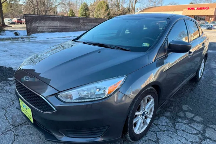 2018 Ford Focus SE photo 1