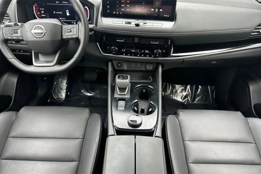 2025 Nissan Rogue SL photo 1