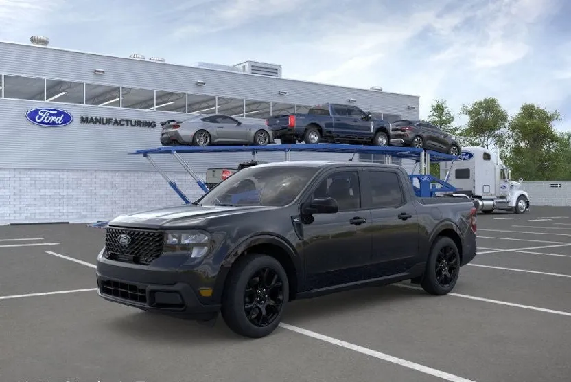 2025 Ford Maverick XLT photo 1