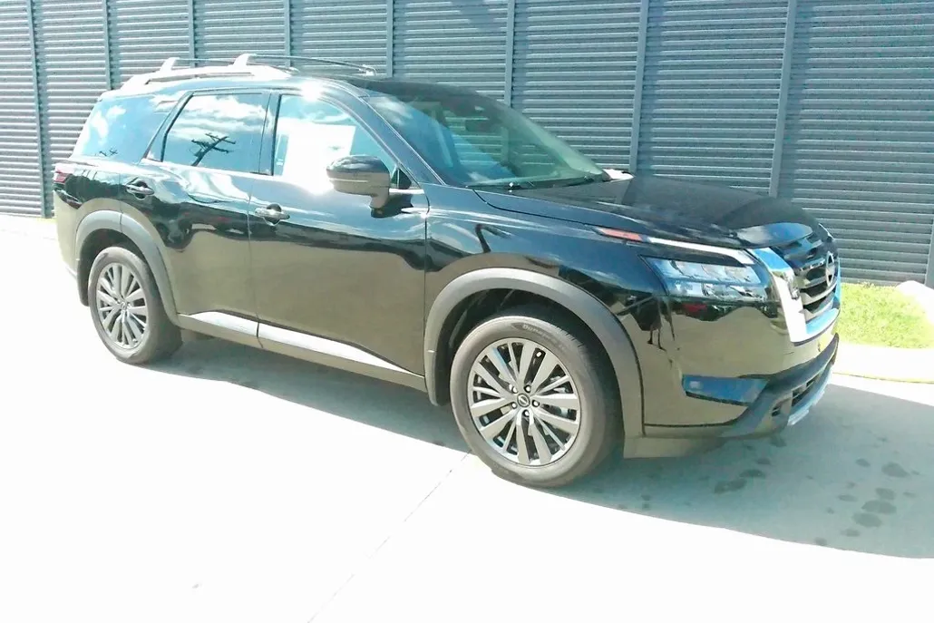 2025 Nissan Pathfinder SL photo 1