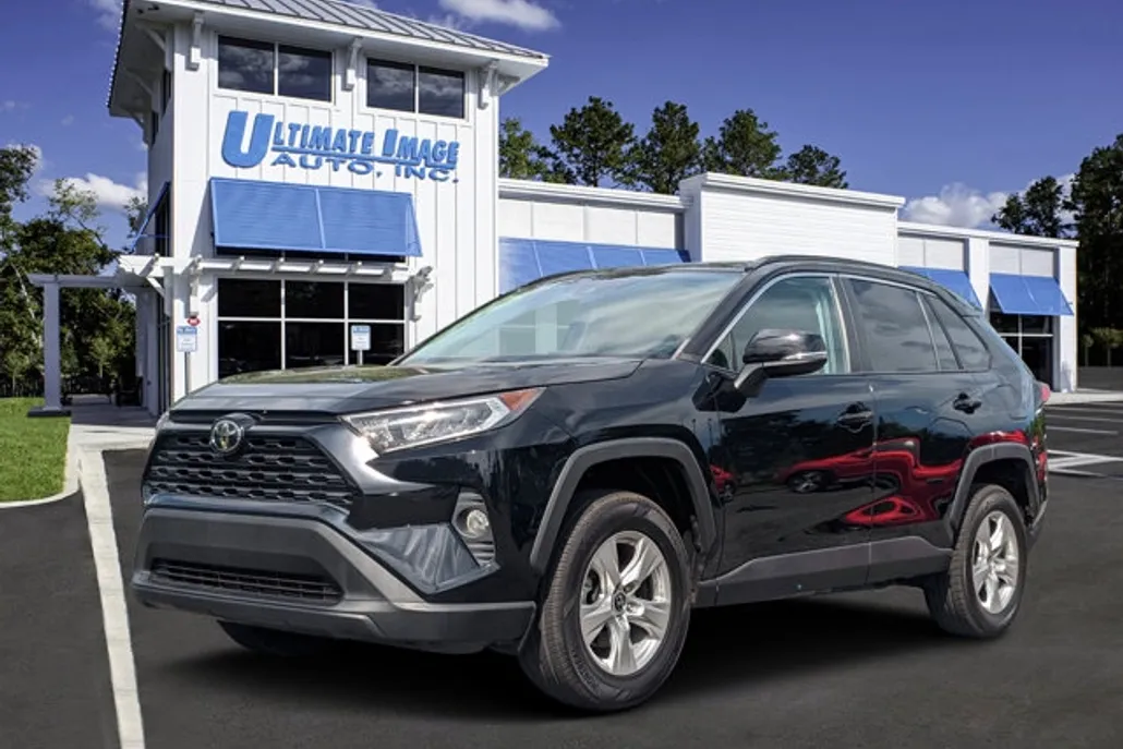 2019 Toyota RAV4 XLE photo 1