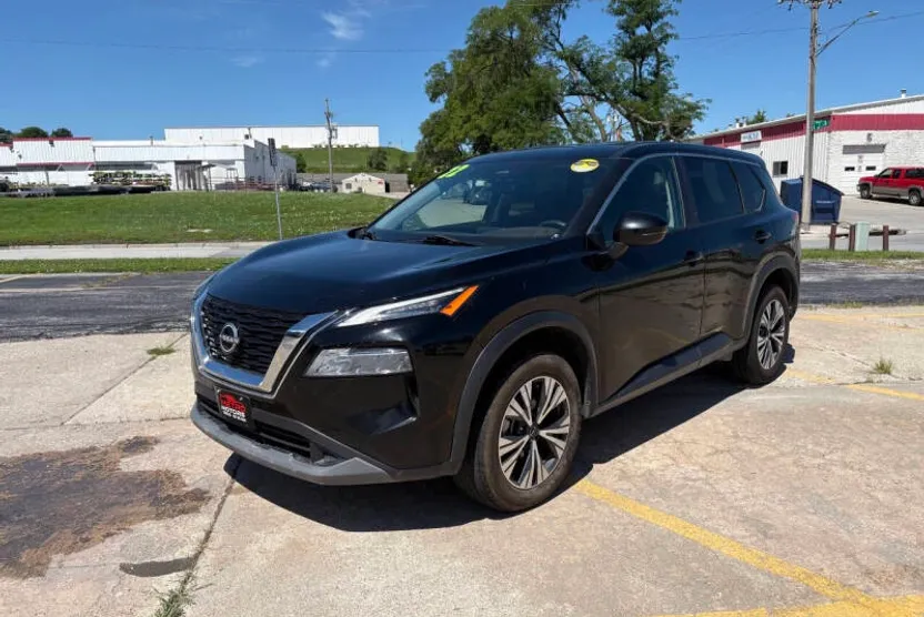 2022 Nissan Rogue SV photo 1