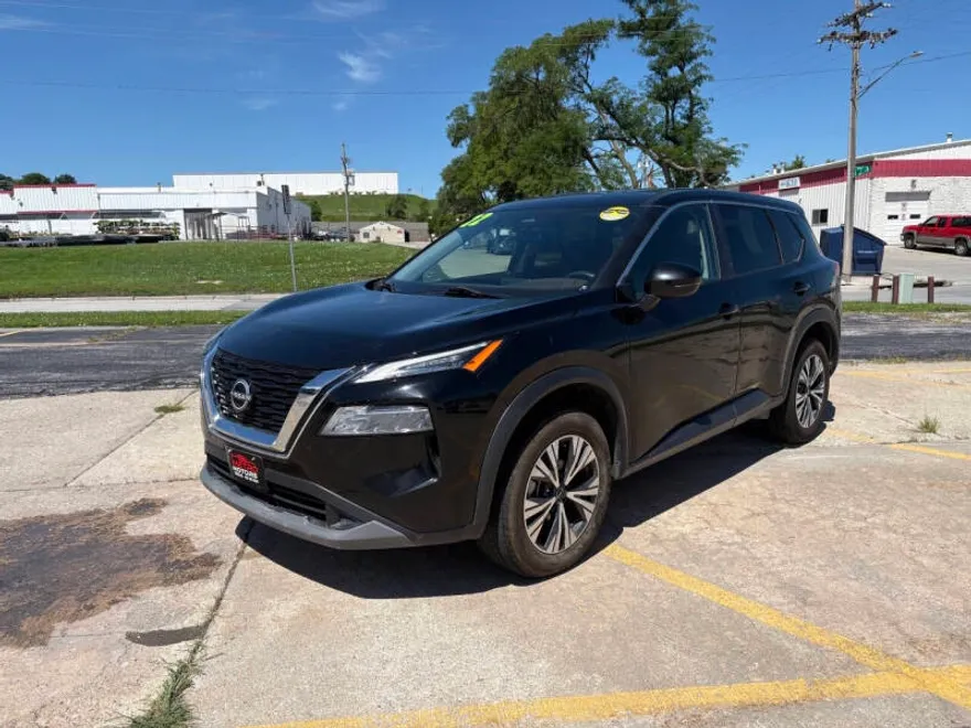 2022 Nissan Rogue SV photo 1