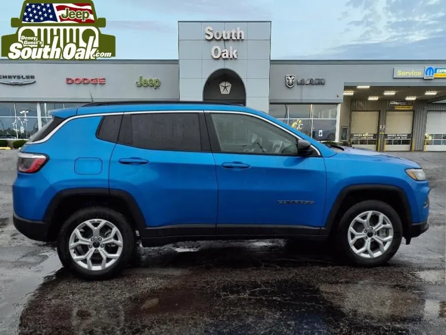 2025 Jeep Compass Latitude photo 1