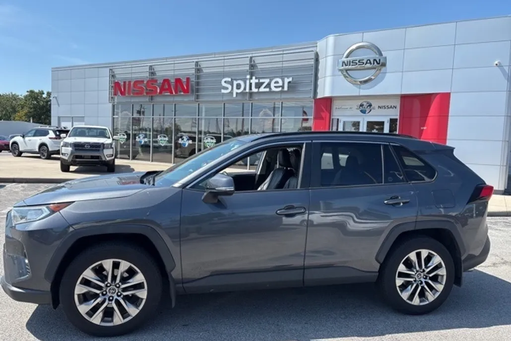 2019 Toyota RAV4 XLE Premium photo 1