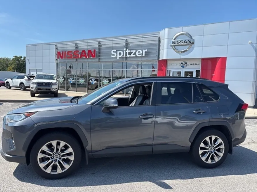 2019 Toyota RAV4 XLE Premium photo 1