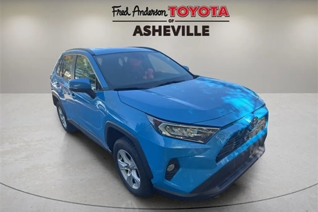 2021 Toyota RAV4 XLE photo 1