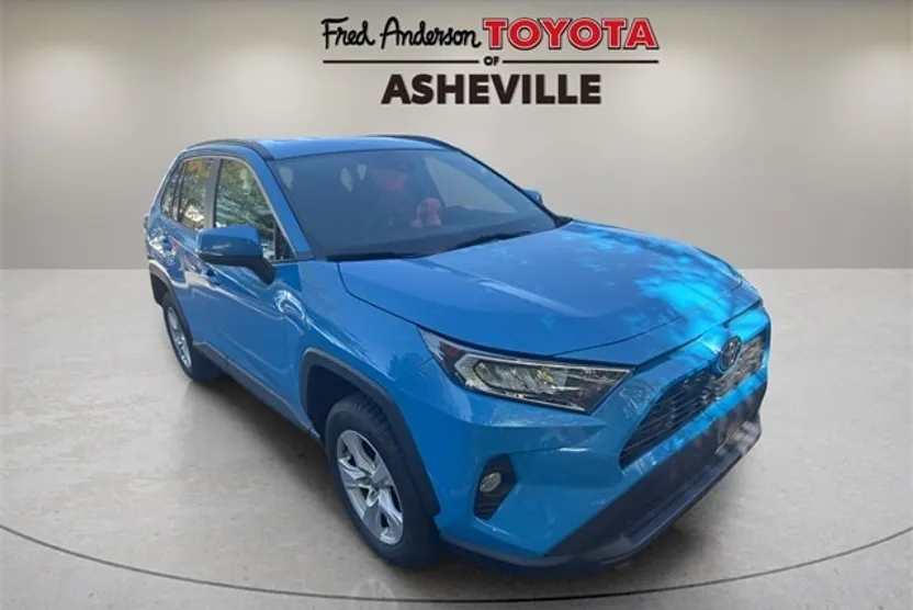 2021 Toyota RAV4 XLE photo 1