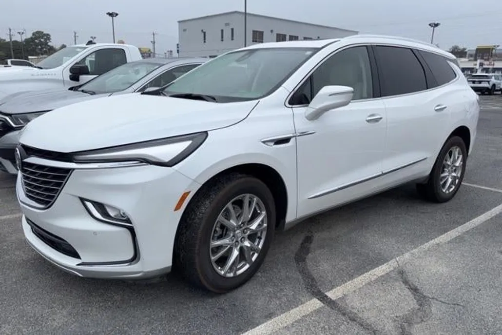 2023 Buick Enclave Essence photo 1