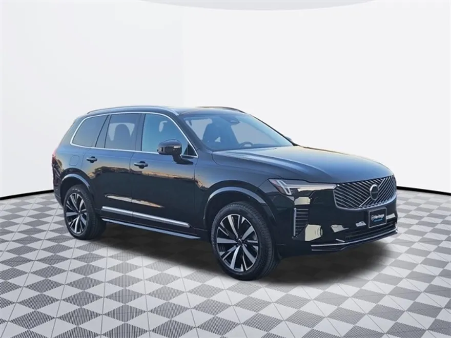 2025 Volvo XC90 B5 Core photo 1