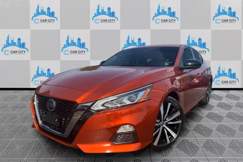 2022 Nissan Altima SR photo 1