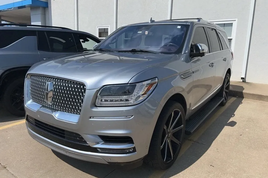 2020 Lincoln Navigator Black Label photo 1