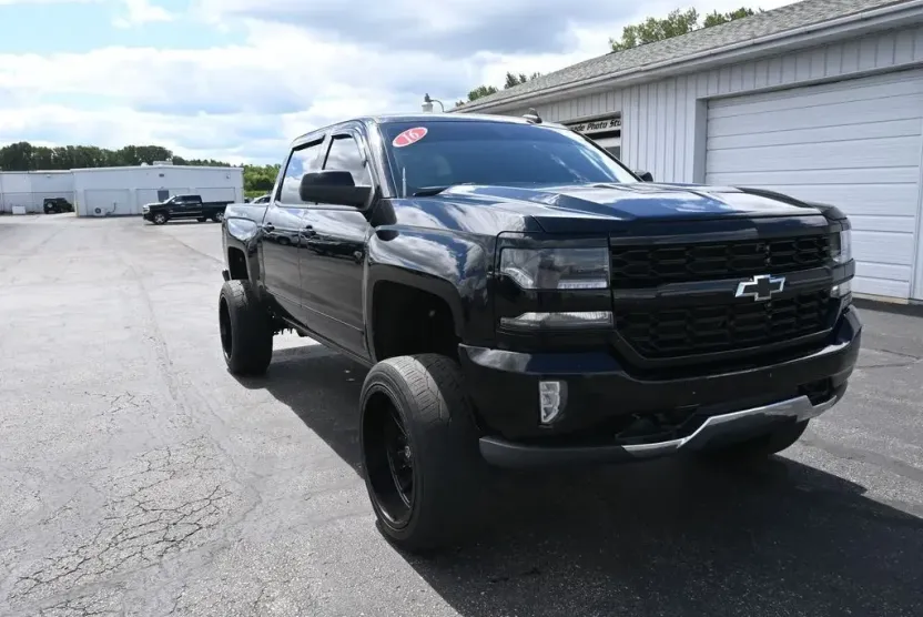 2016 Chevrolet Silverado 1500 LT2 photo 1