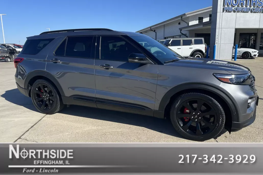 2022 Ford Explorer ST photo 1