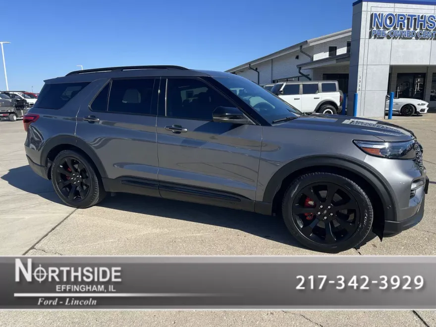 2022 Ford Explorer ST photo 1