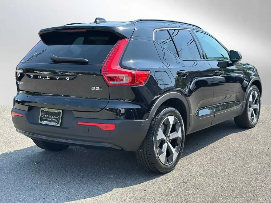 2025 Volvo XC40 Plus photo 1