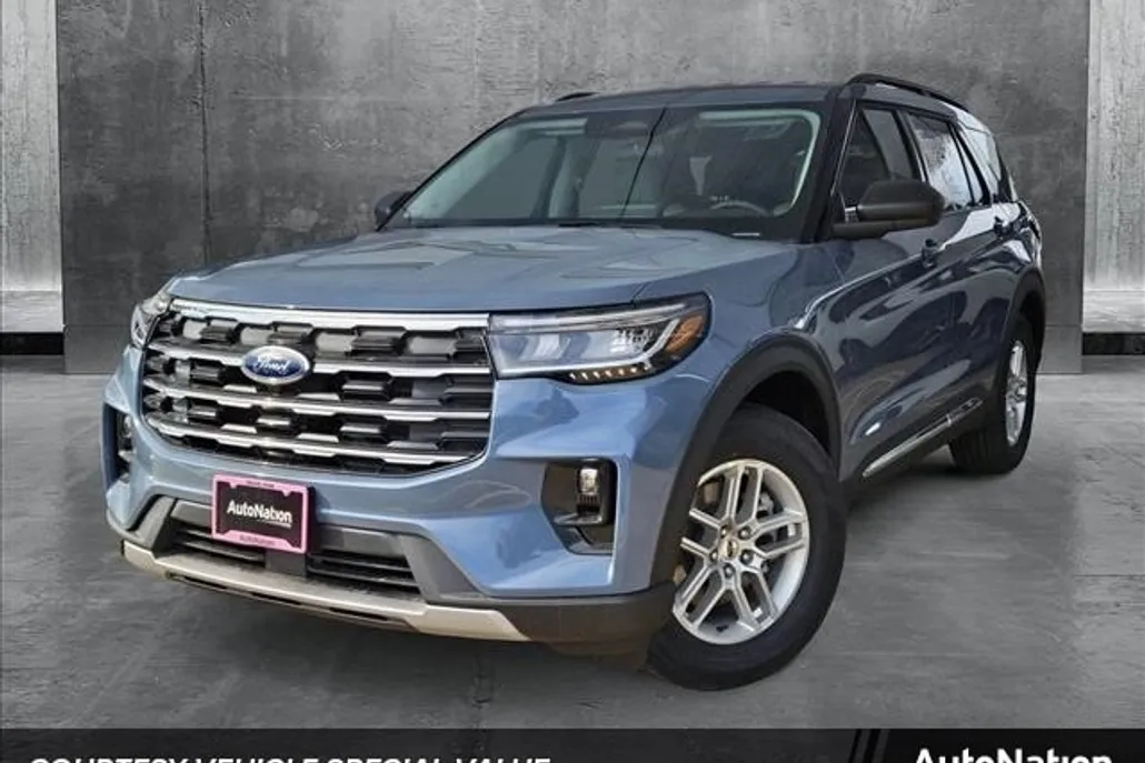 2025 Ford Explorer photo 1