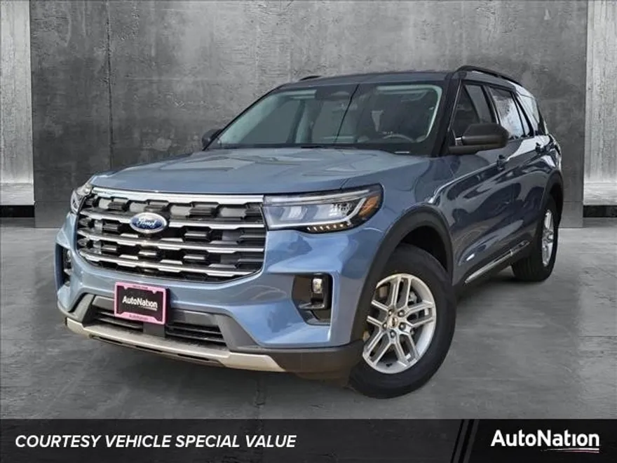 2025 Ford Explorer photo 1