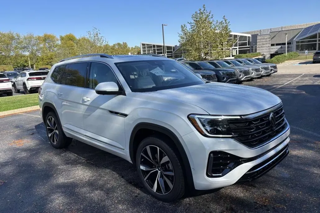 2026 Volkswagen Atlas SEL Premium R-Line photo 1