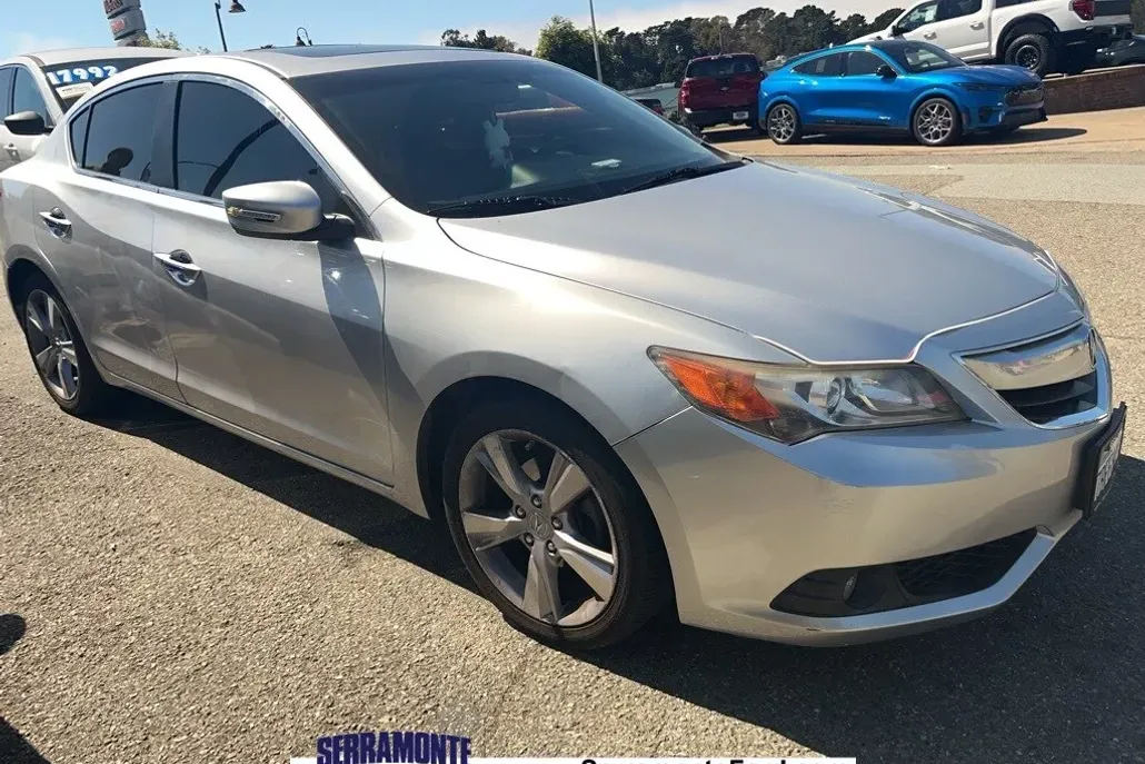 2013 Acura ILX 2.0L Premium photo 1