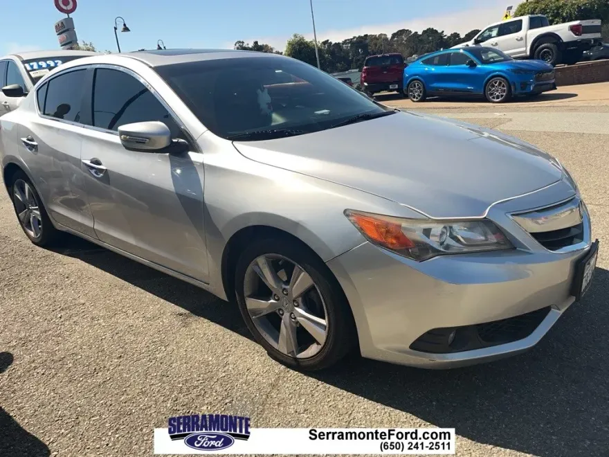 2013 Acura ILX 2.0L Premium photo 1