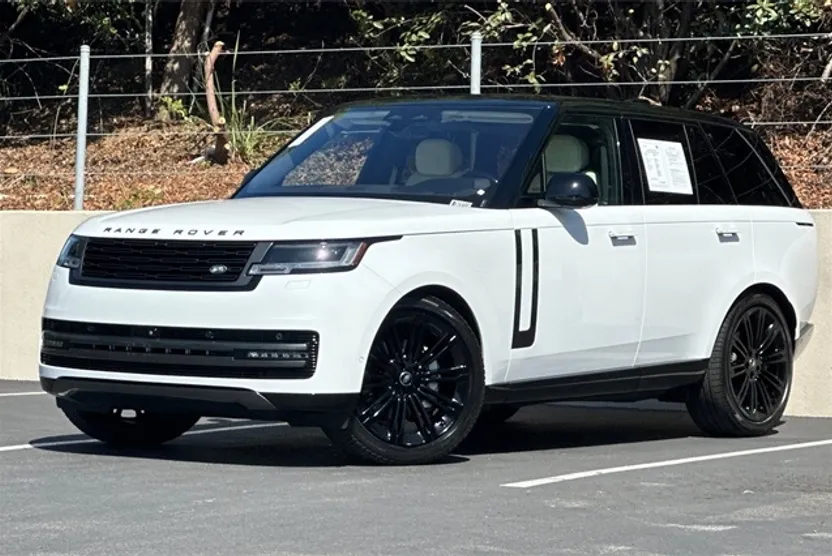 2023 Land Rover Range Rover SE photo 1