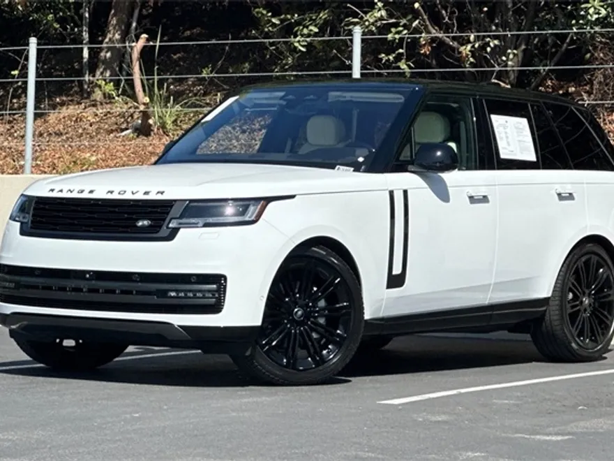 2023 Land Rover Range Rover SE photo 1