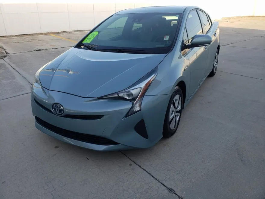 2017 Toyota Prius Four photo 1