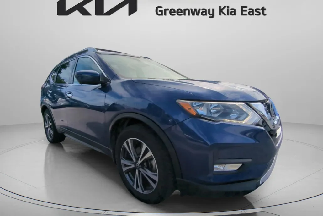 2019 Nissan Rogue SV photo 1