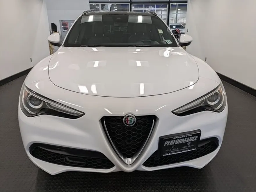 2022 Alfa Romeo Stelvio Ti photo 1