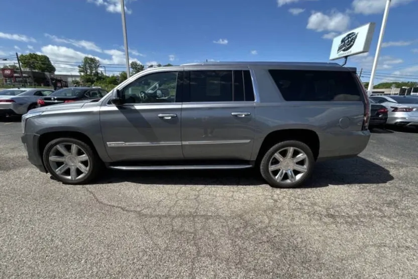 2020 Cadillac Escalade ESV Luxury photo 1
