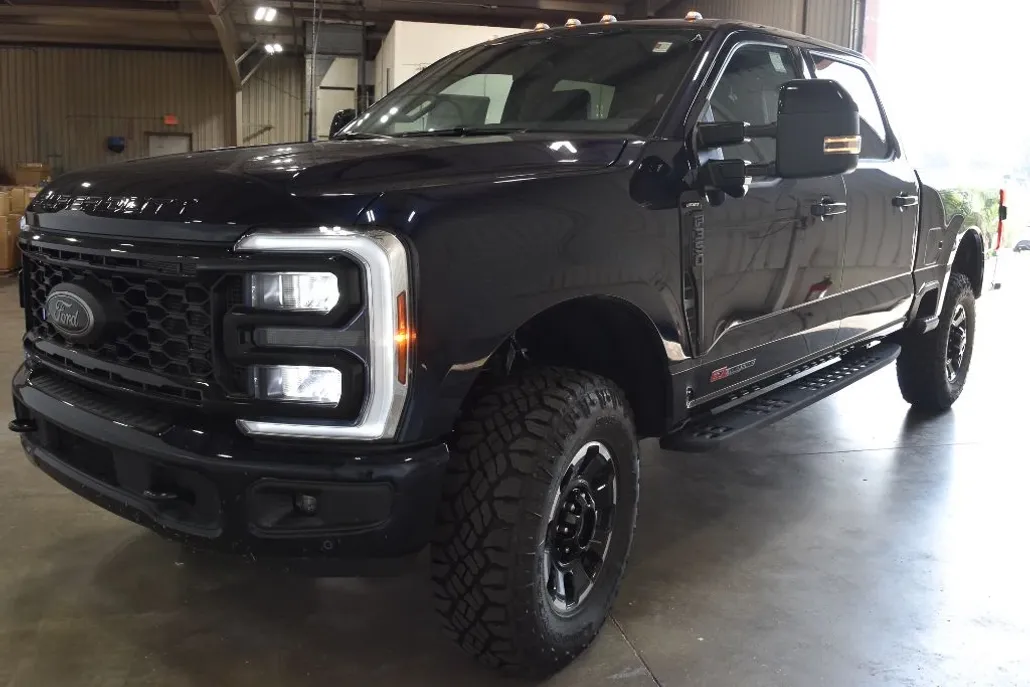 2025 Ford F-350 Lariat photo 1