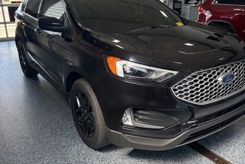 2024 Ford Edge SEL photo 1