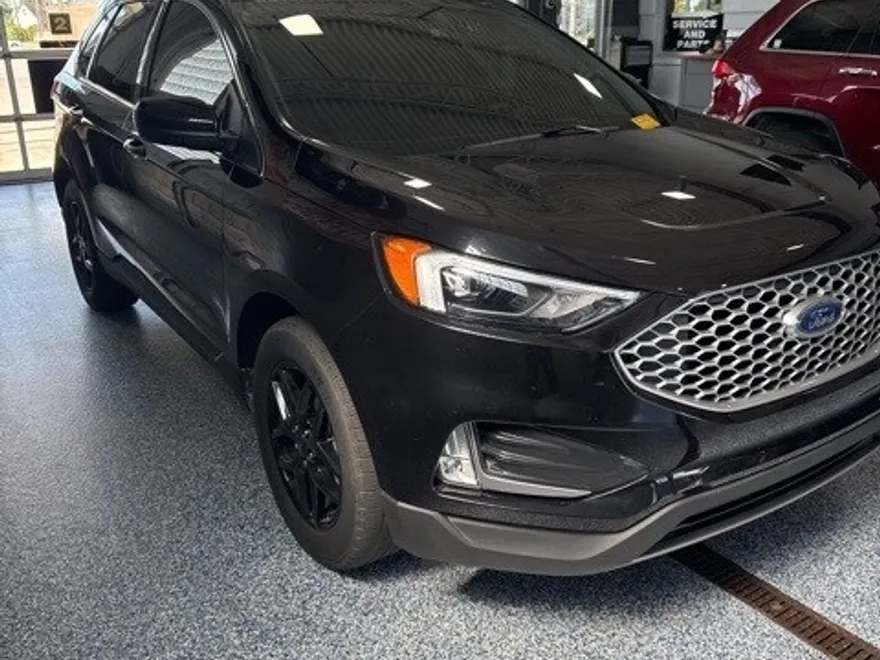2024 Ford Edge SEL photo 1