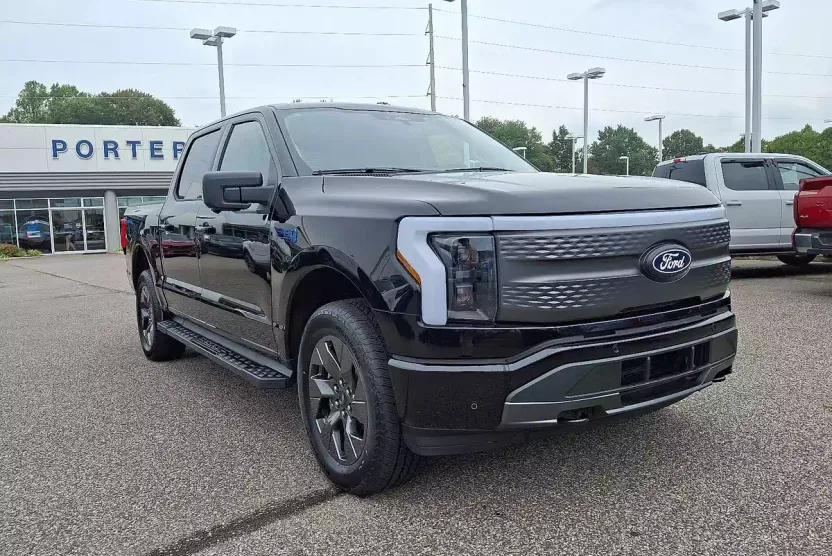 2024 Ford F-150 Lightning photo 1