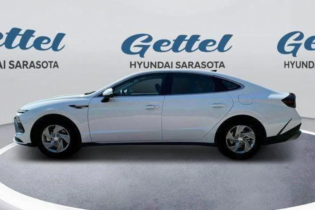 2025 Hyundai Sonata SE photo 1